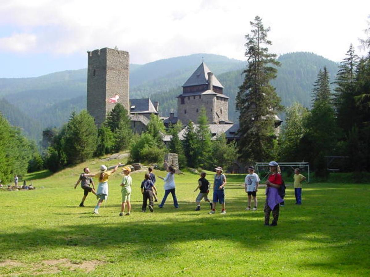 Hostel Burg Finstergrun Ramingstein Exterior foto